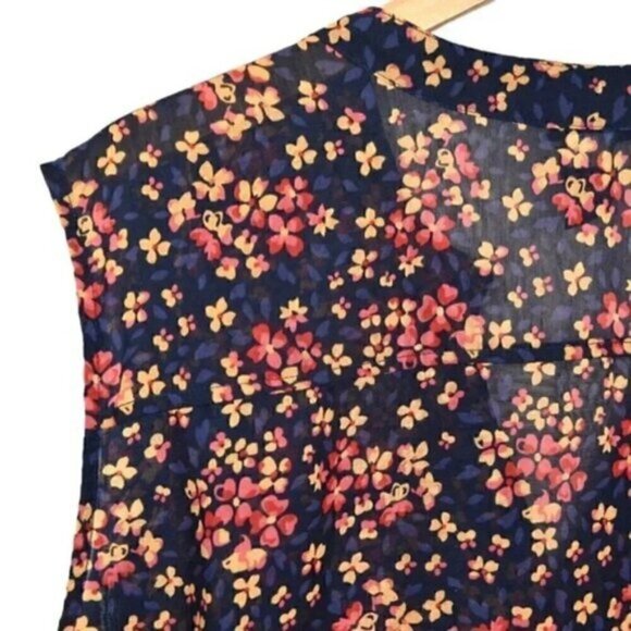 Torrid Navy Blue Floral Flowy V-Neck Button Front Tank  Top Sz 4 - Picture 5 of 6